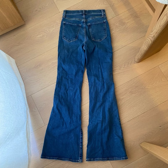 Abercrombie Ultra High Rise Flare medium wash, size 26 - Picture 3 of 6